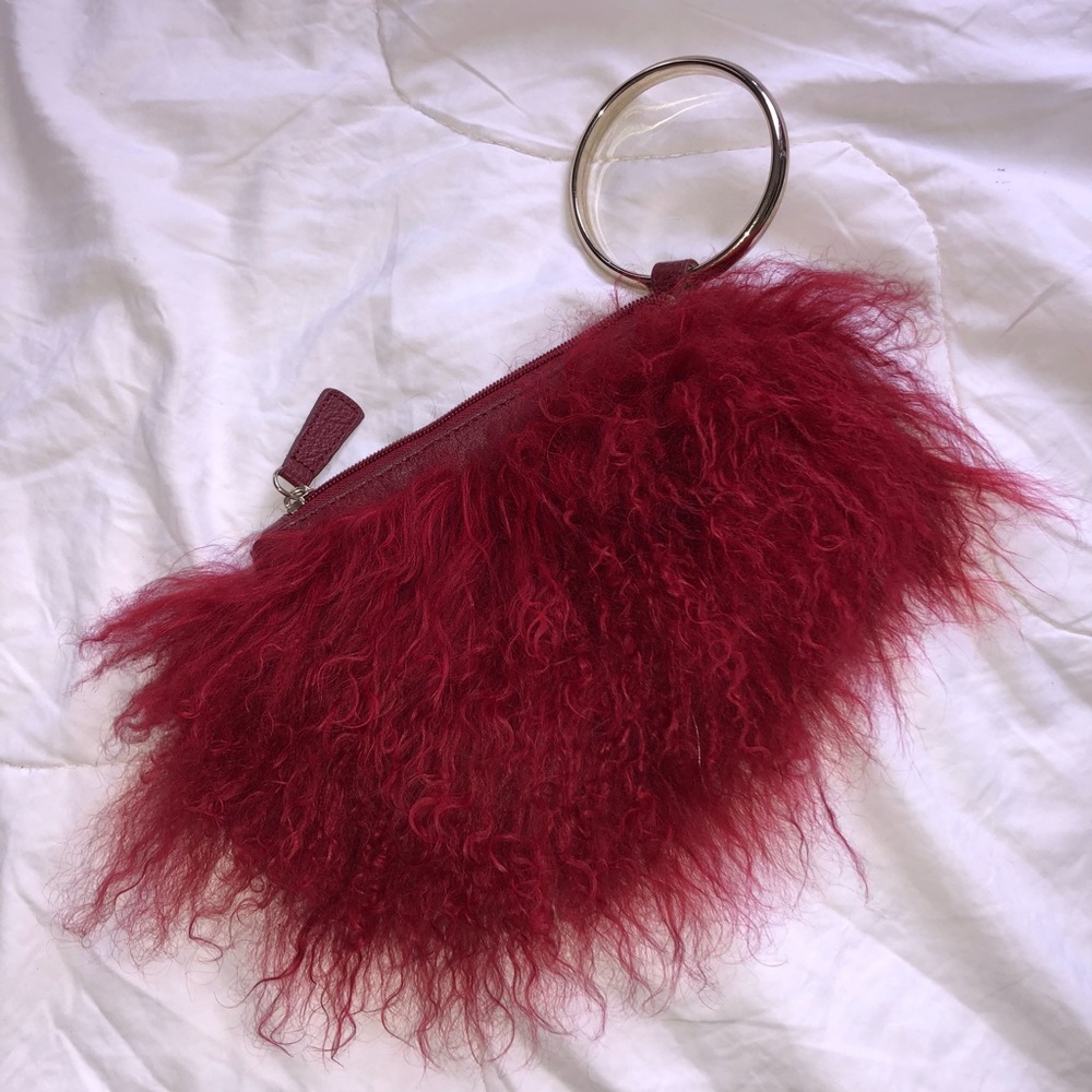 100% Red Fur Clutch